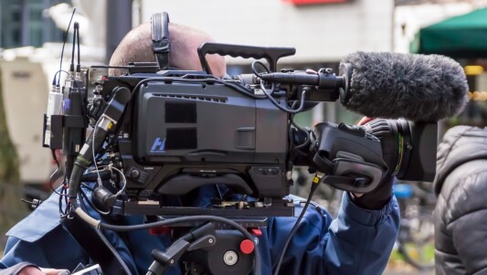Het kan voorkomen dat er tijdens een indoor-filmopname gebruikt gemaakt wordt van een rookmachine, vuurwerk, of andere attributen waardoor de brandmeldcentrale (BMC) tijdelijk uitgeschakeld moet worden. Op zo’n moment is het belangrijk dat de brandveiligheid wel gehandhaafd blijft.